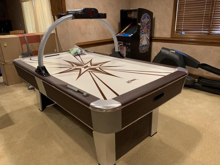 Auction Ohio Aeromax Air Hockey Table