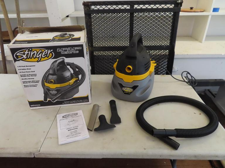 Auction Ohio Stinger Wet/Dry 2.5Gal Vac