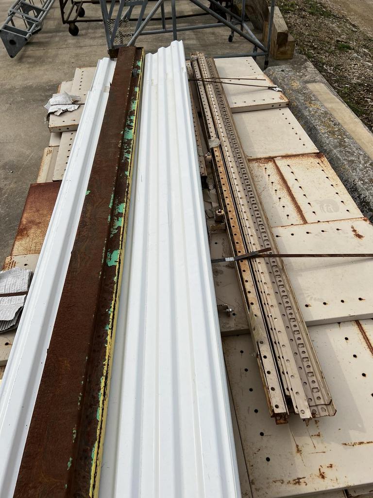 Auction Ohio Shelving / Siding Skid