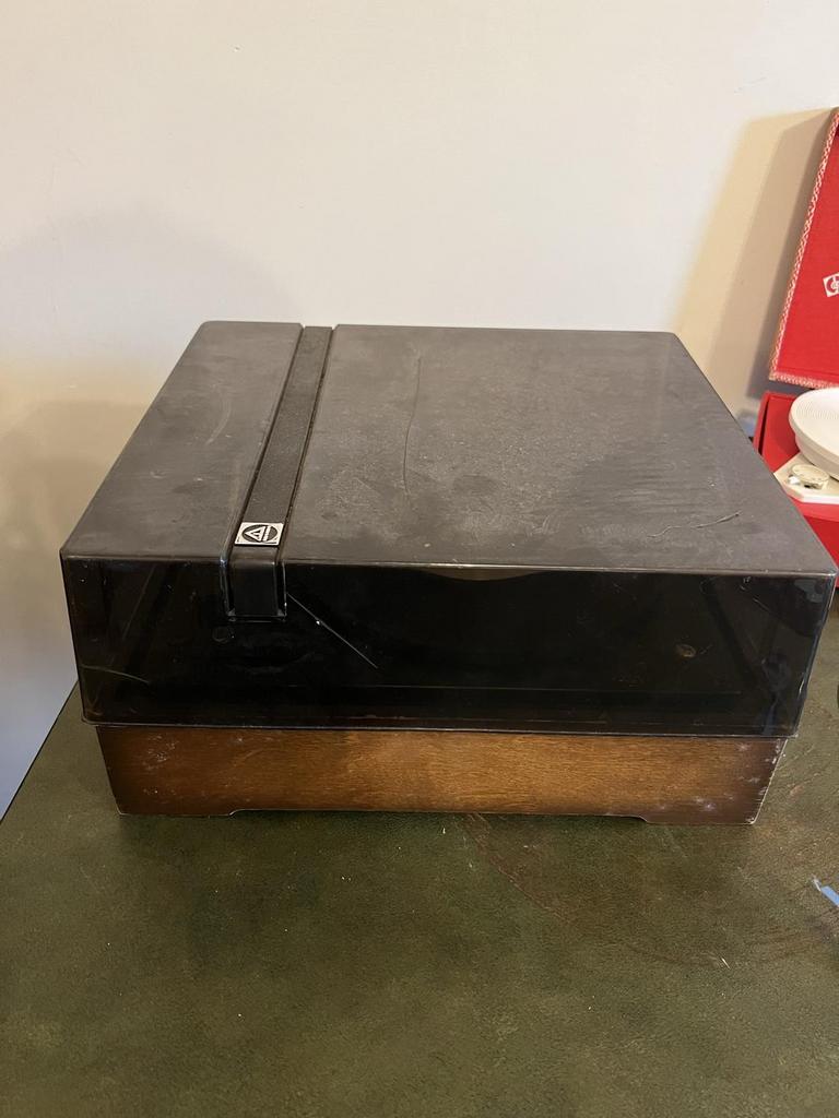 Auction Ohio vintage record player