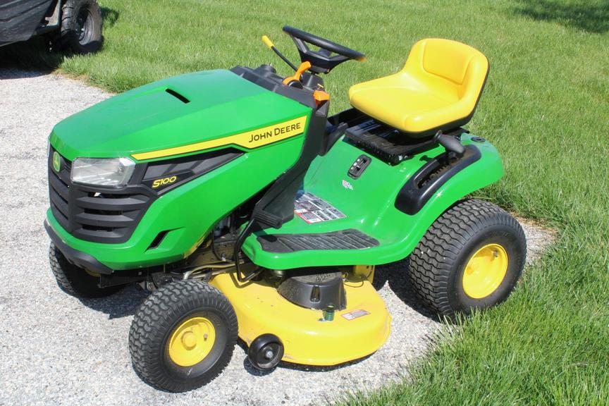 Auction Ohio John Deere S100 Lawn Tractor