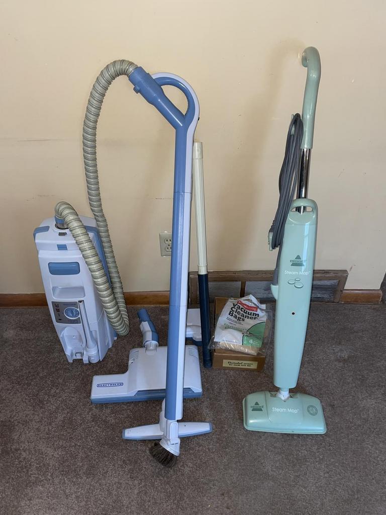 Auction Ohio Electrolux Vacuum/Steam Mop