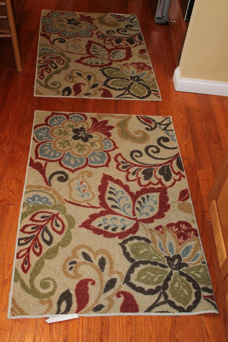 Auction Ohio Floral Throw Rugs