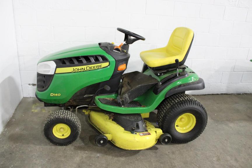 Auction Ohio John Deere D140 Lawn Tractor