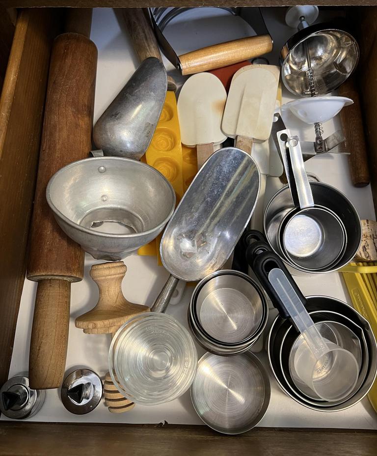 Auction Ohio Kitchen Utensils & Rollers