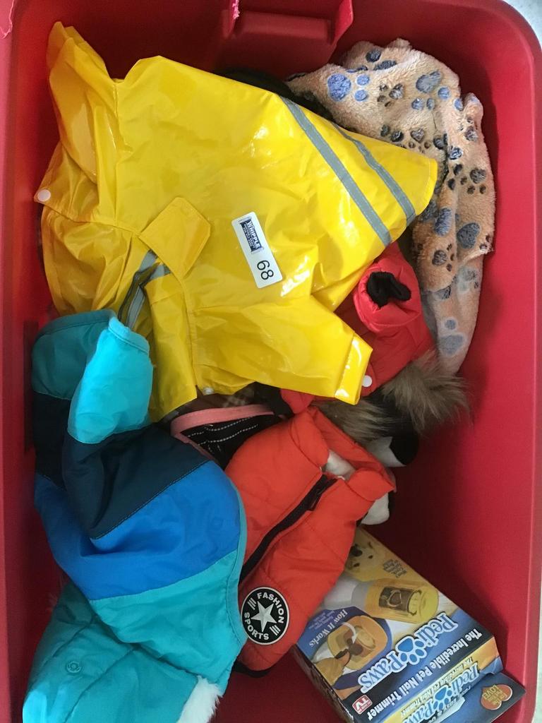 Auction Ohio Dog Carriers, Pet Gate, etc