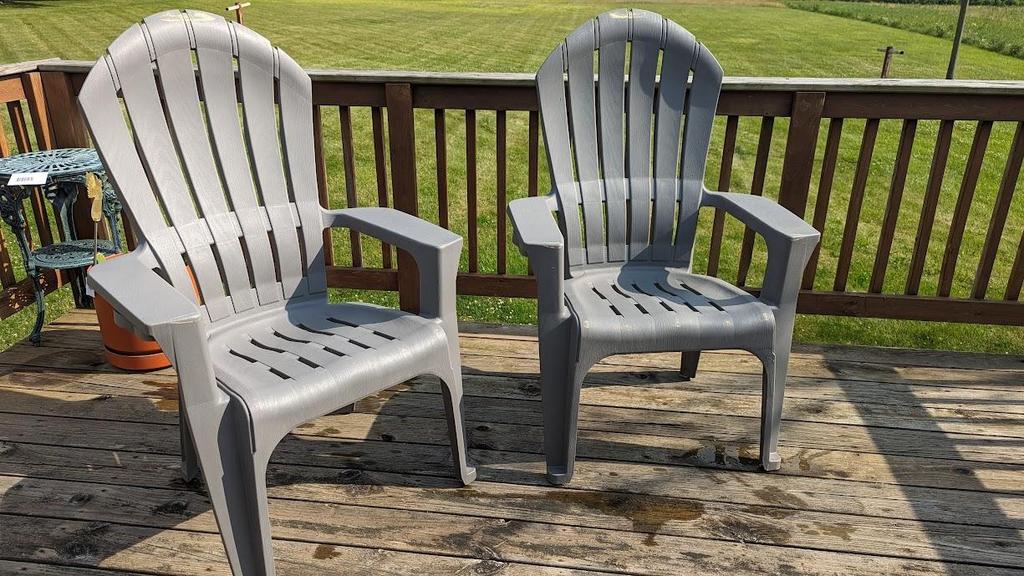 Auction Ohio Plastic outdoor chairs