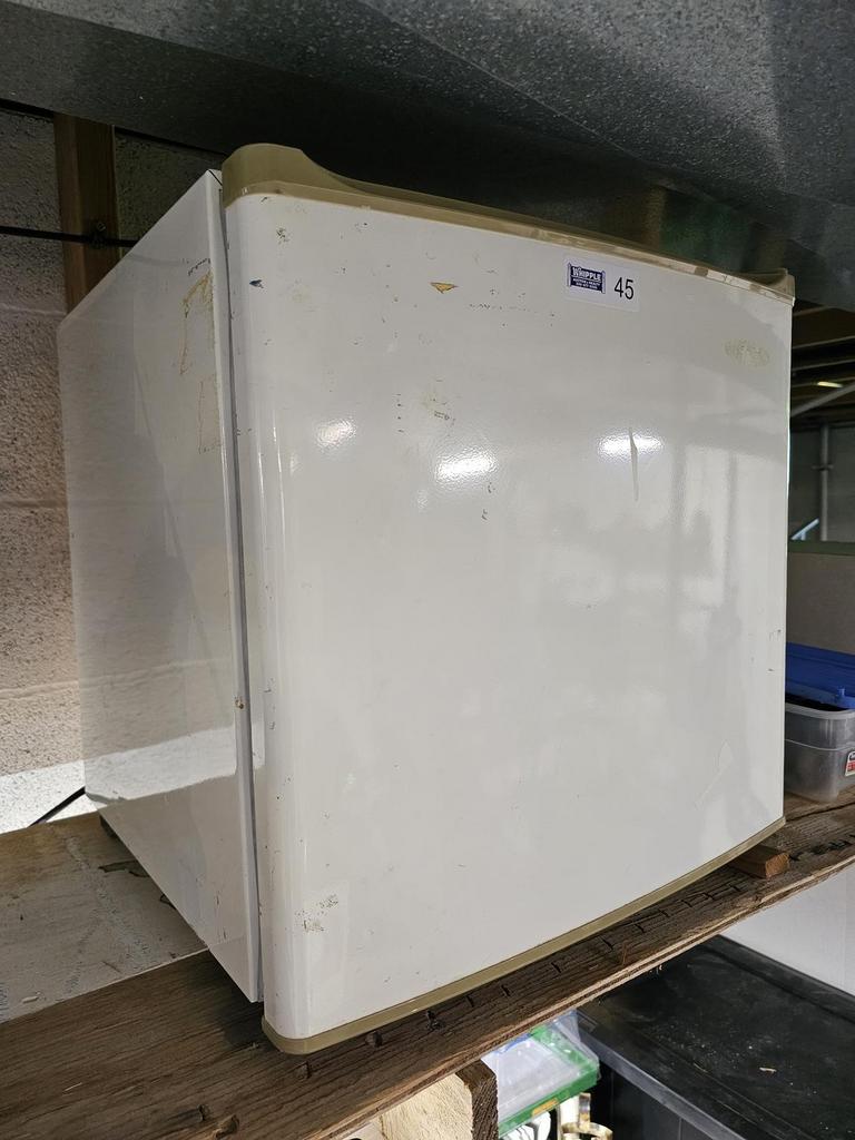 Auction Ohio Mini Fridge