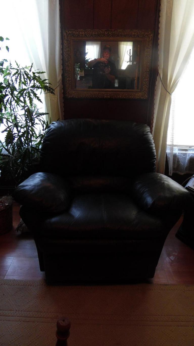 Auction Ohio Lazy boy Rocker Recliner