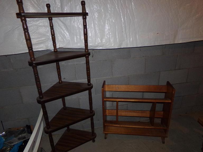 Auction Ohio bookshelf/corner shelf