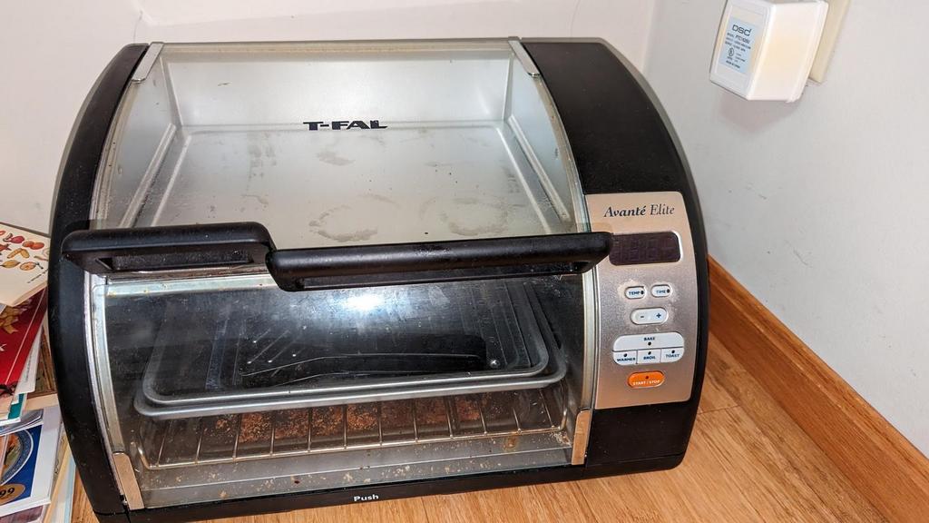 Auction Ohio TFal Avante Elite oven