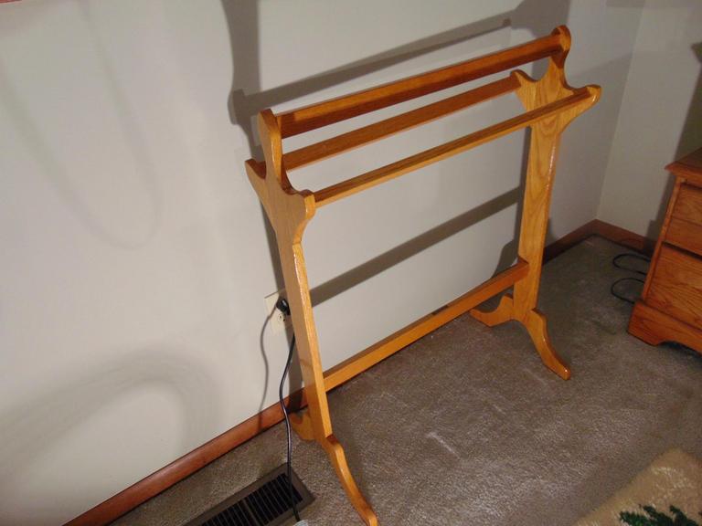 Auction Ohio Oak Quilt Rack
