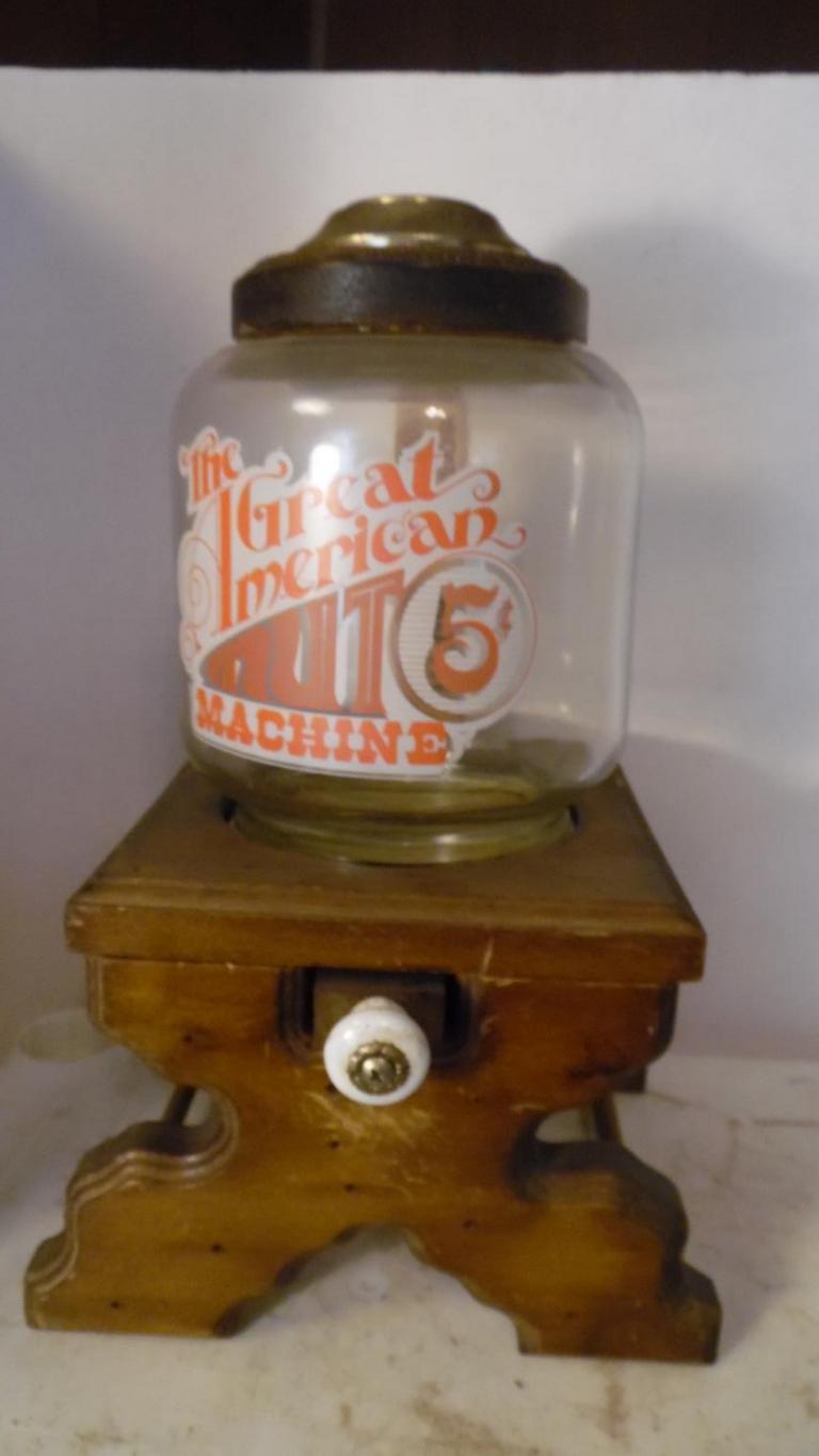 Auction Ohio Vintage Nut Dispenser