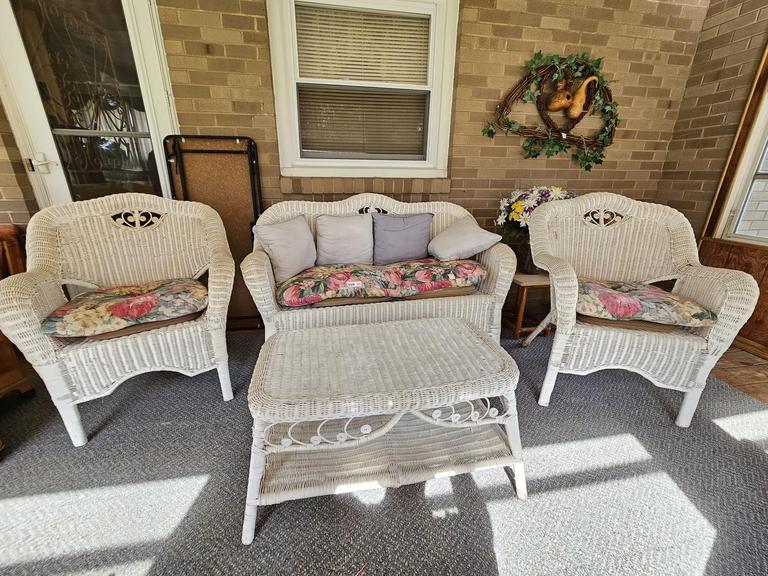Auction Ohio Wicker Patio Furniture