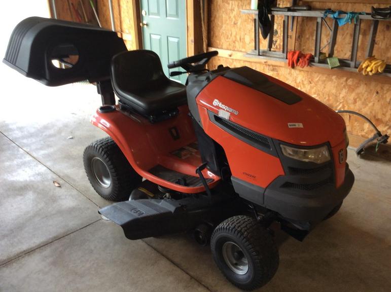 Auction Ohio Husqvarna 42" riding mower