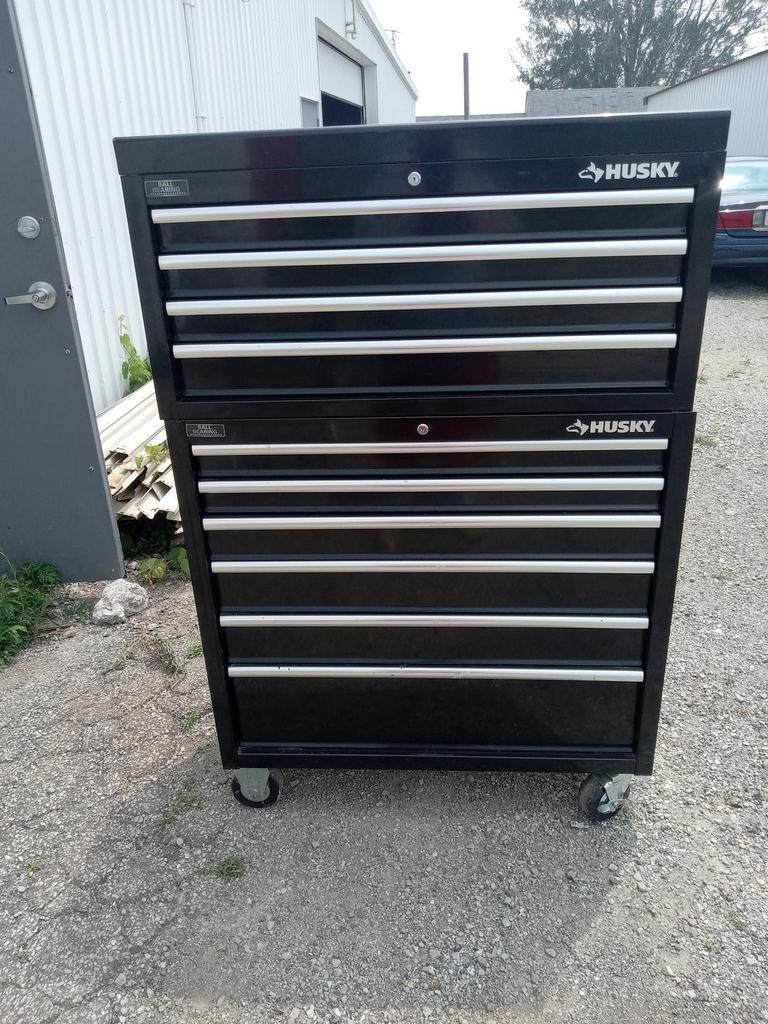 Husky 40 deals inch tool chest