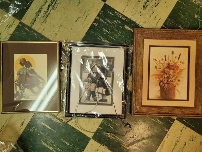 Auction Ohio Small framed prints