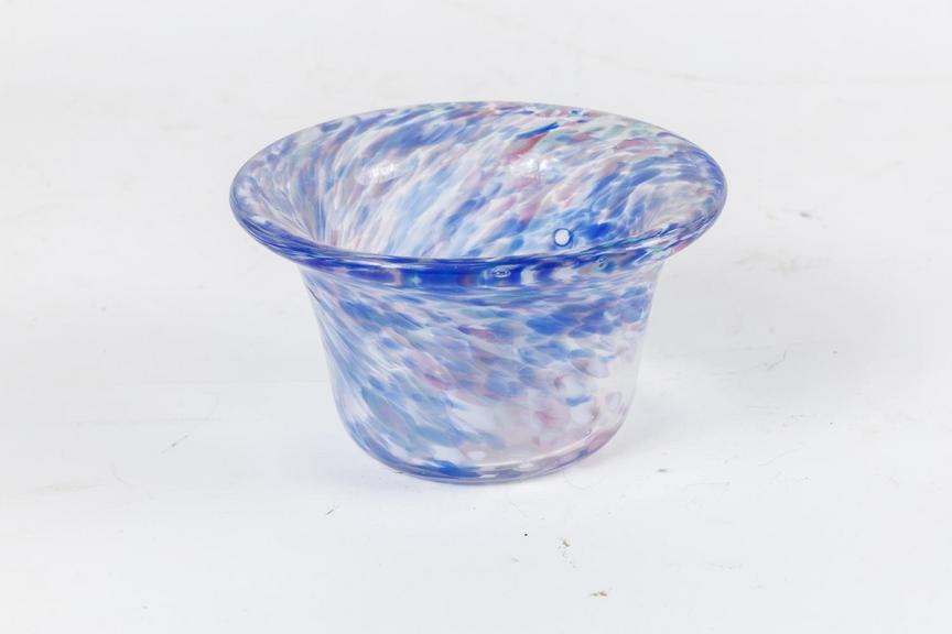 Auction Ohio Artisan Glass Bowl