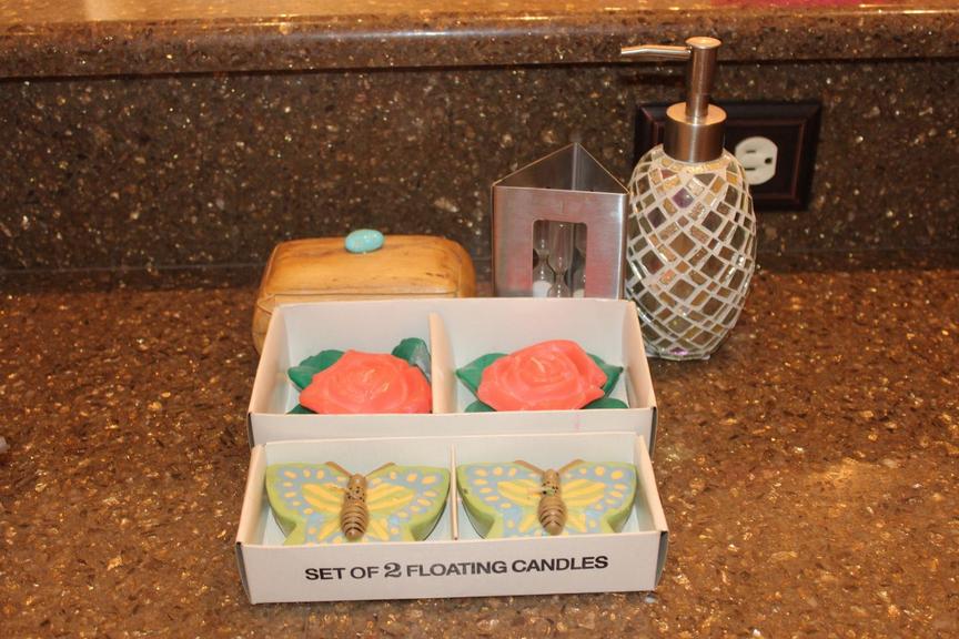 Auction Ohio Floating Candles & Kitchen
