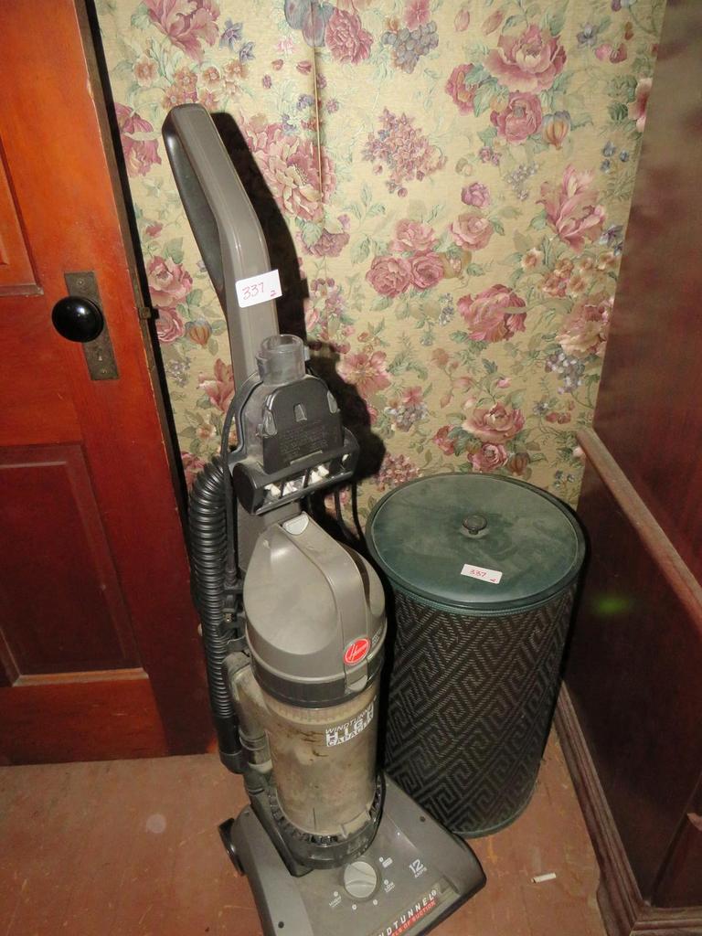 Auction Ohio Vacuum and Hamper