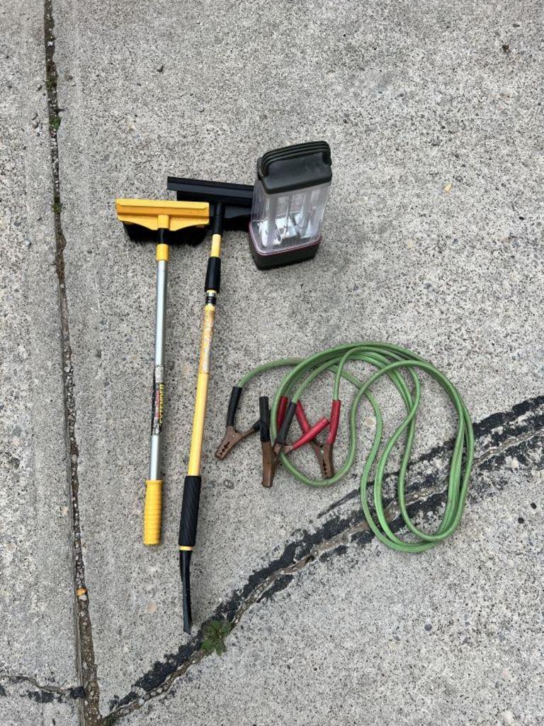 Auction Ohio Light, Snow broom, Jumper