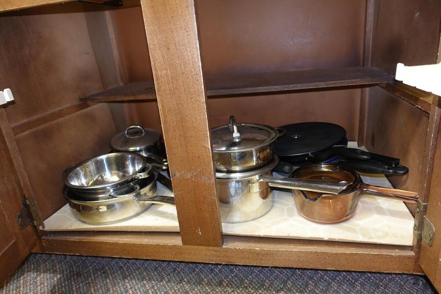 Auction Ohio Pots & Pans