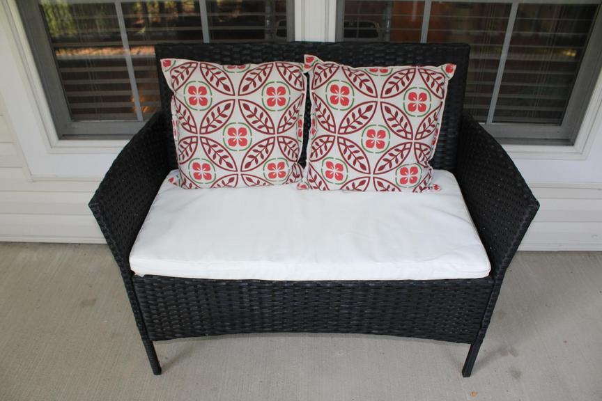 Auction Ohio AllWeather Wicker Settee