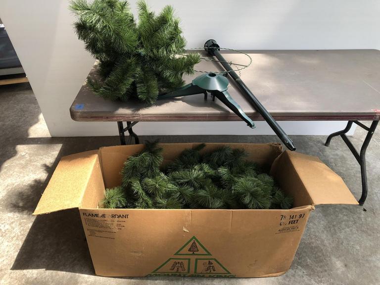 Auction Ohio Mountain King Christmas Tree