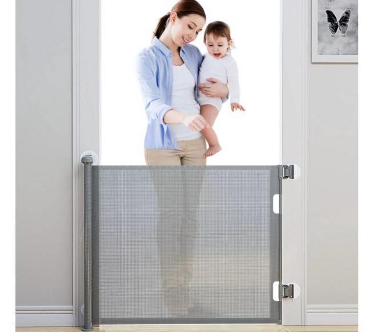 RETRACTABLE BABY GATE