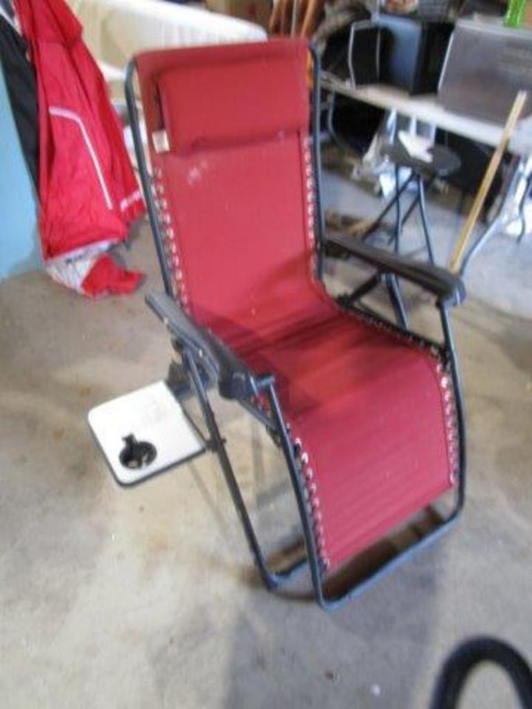 Auction Ohio Zero Gravity Lawn Chair