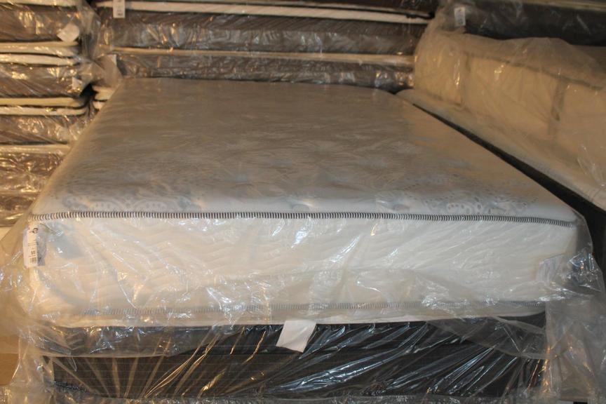Auction Ohio Zinus Hybrid Queen Mattress