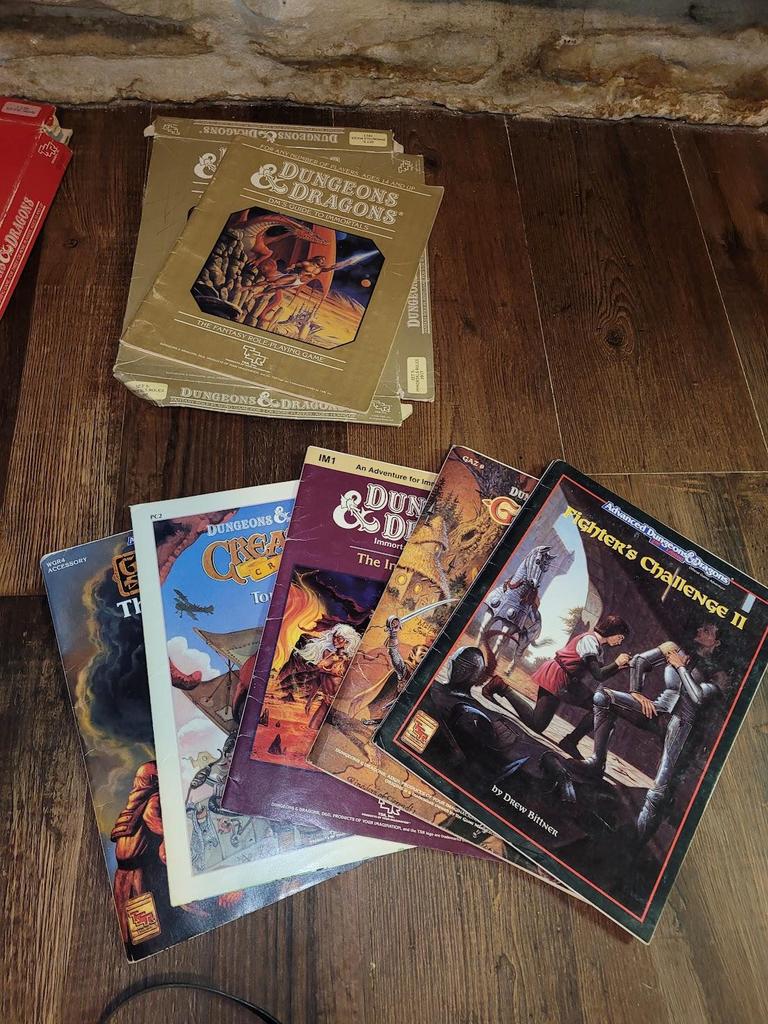 Auction Ohio Dungeons and Dragons books
