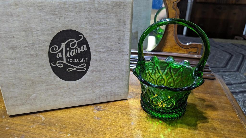 Auction Ohio Vintage Tiara glass basket