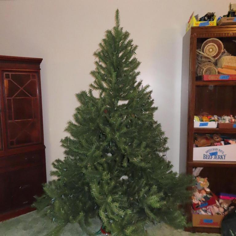 Auction Ohio Mountain King Christmas Tree