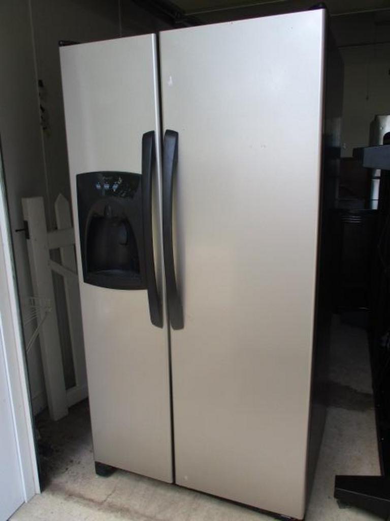 Auction Ohio Amana Refrigerator