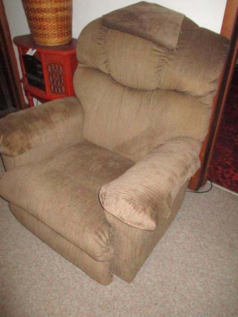 Auction Ohio LaZBoy Recliner