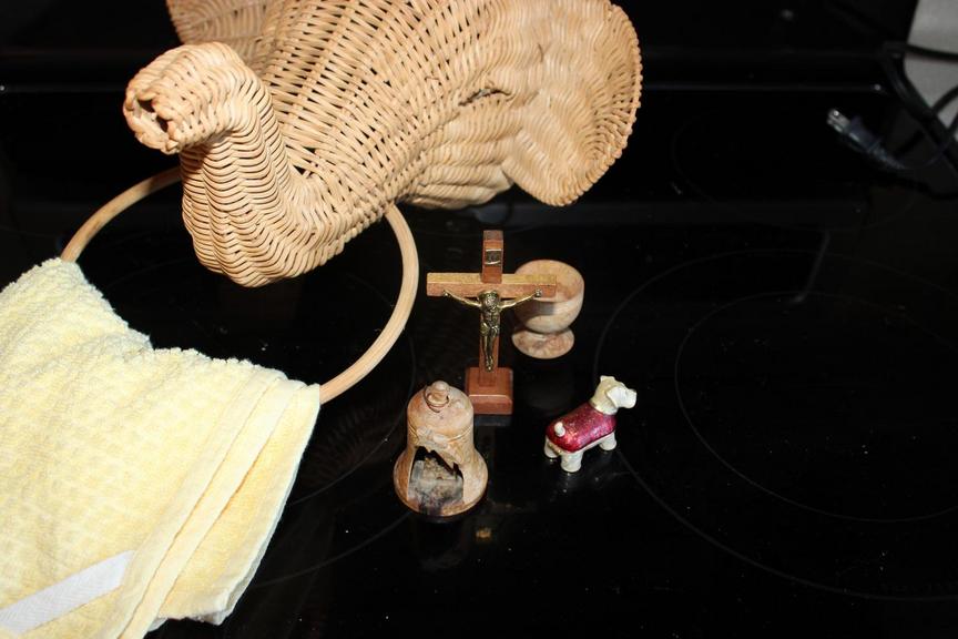 Auction Ohio Wicker Elephant Towel Hanger