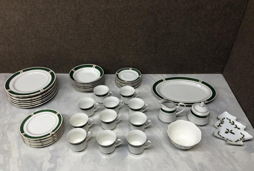 Auction Ohio Majesty Fine China