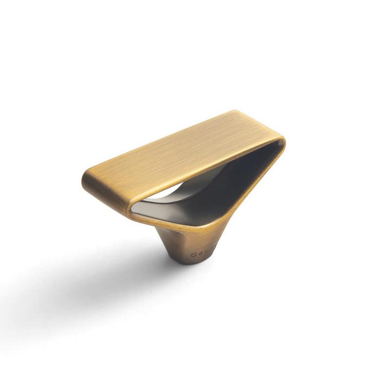6 GOO-KI BRASS KNOBS