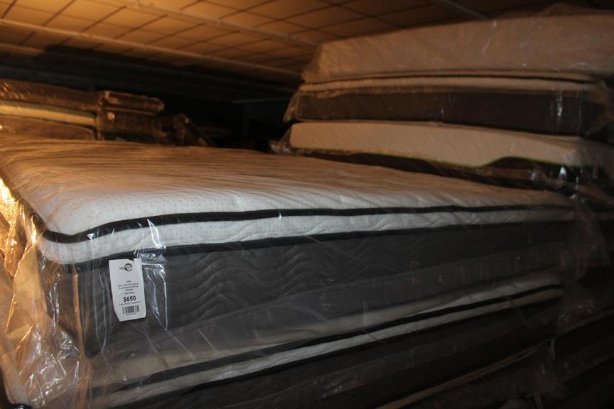 Auction Ohio Zinus King Mattress