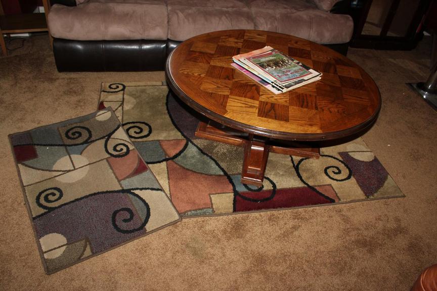 Auction Ohio Coffee Table & Rugs