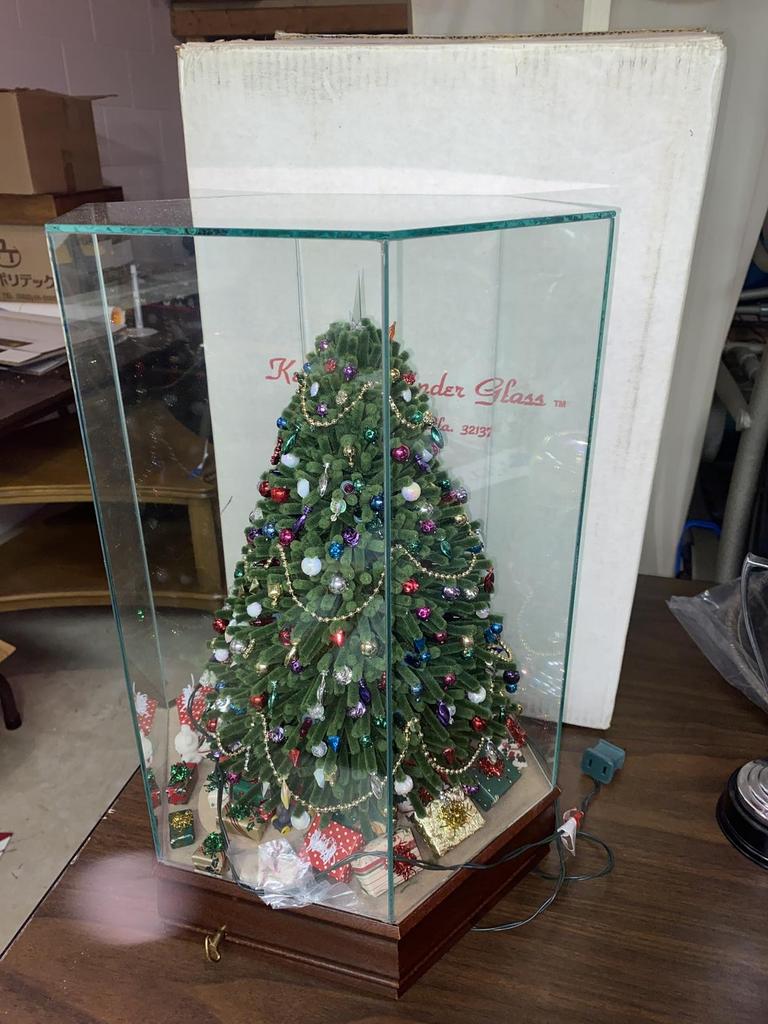 Auction Ohio lighted Christmas tree