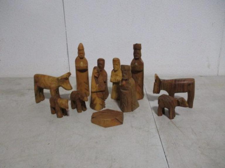 Auction Ohio Nativity