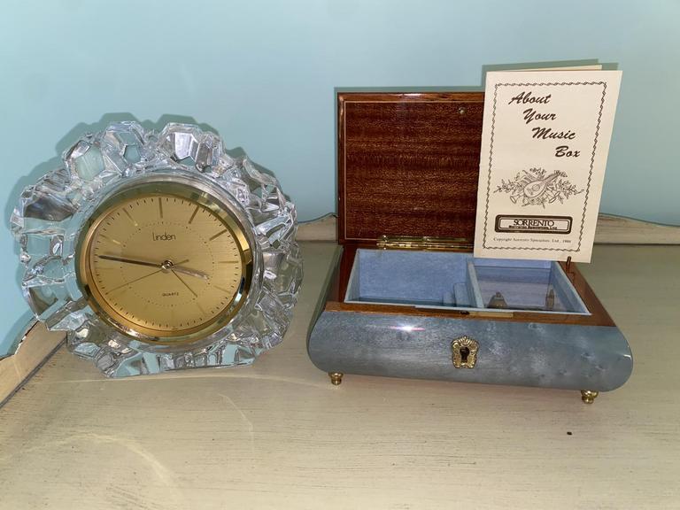 Auction Ohio Clock & Music Box