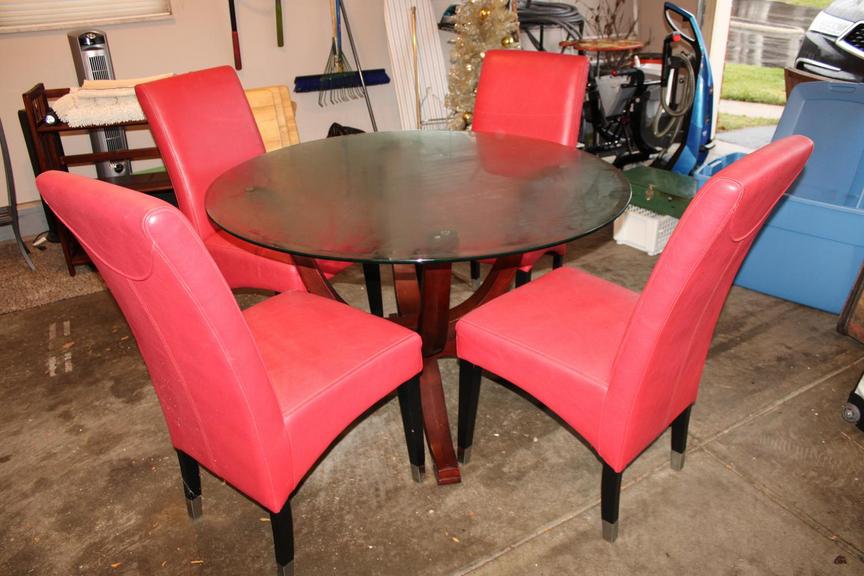 Auction Ohio Glass Top Dining Table Set