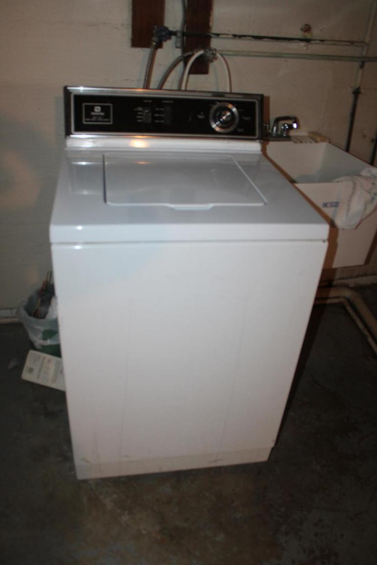 Auction Ohio Maytag Washing Machine
