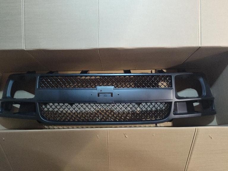 GM REPLACEMENT GRILLE ASSEMBLY