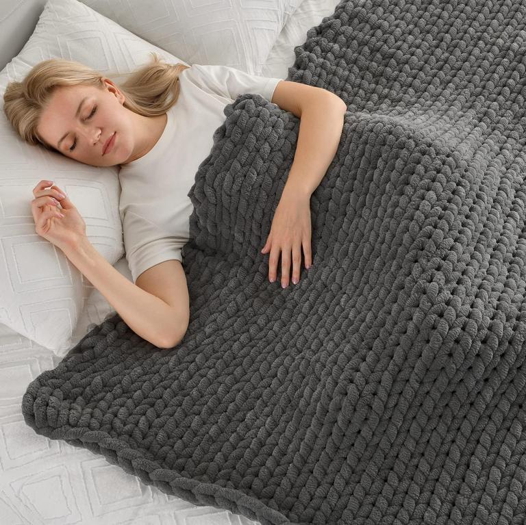 CHUNKY KNIT THROW BLANKET