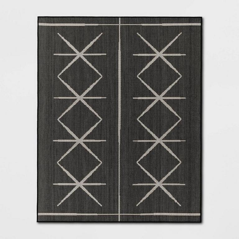 THRESHOLD MODERN RUG 84IN X 32IN