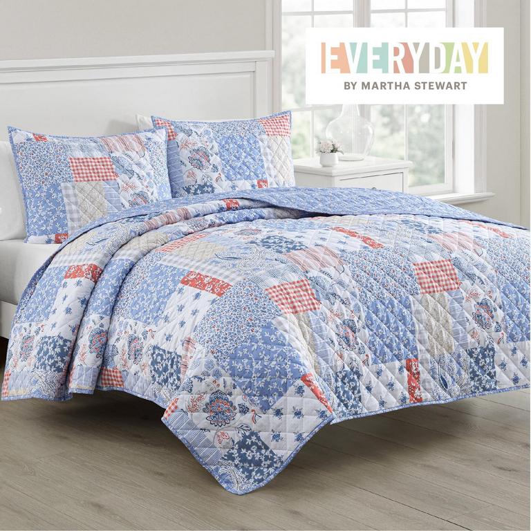 EVERYDAY BY MARTHA QUEEN QUILT SET